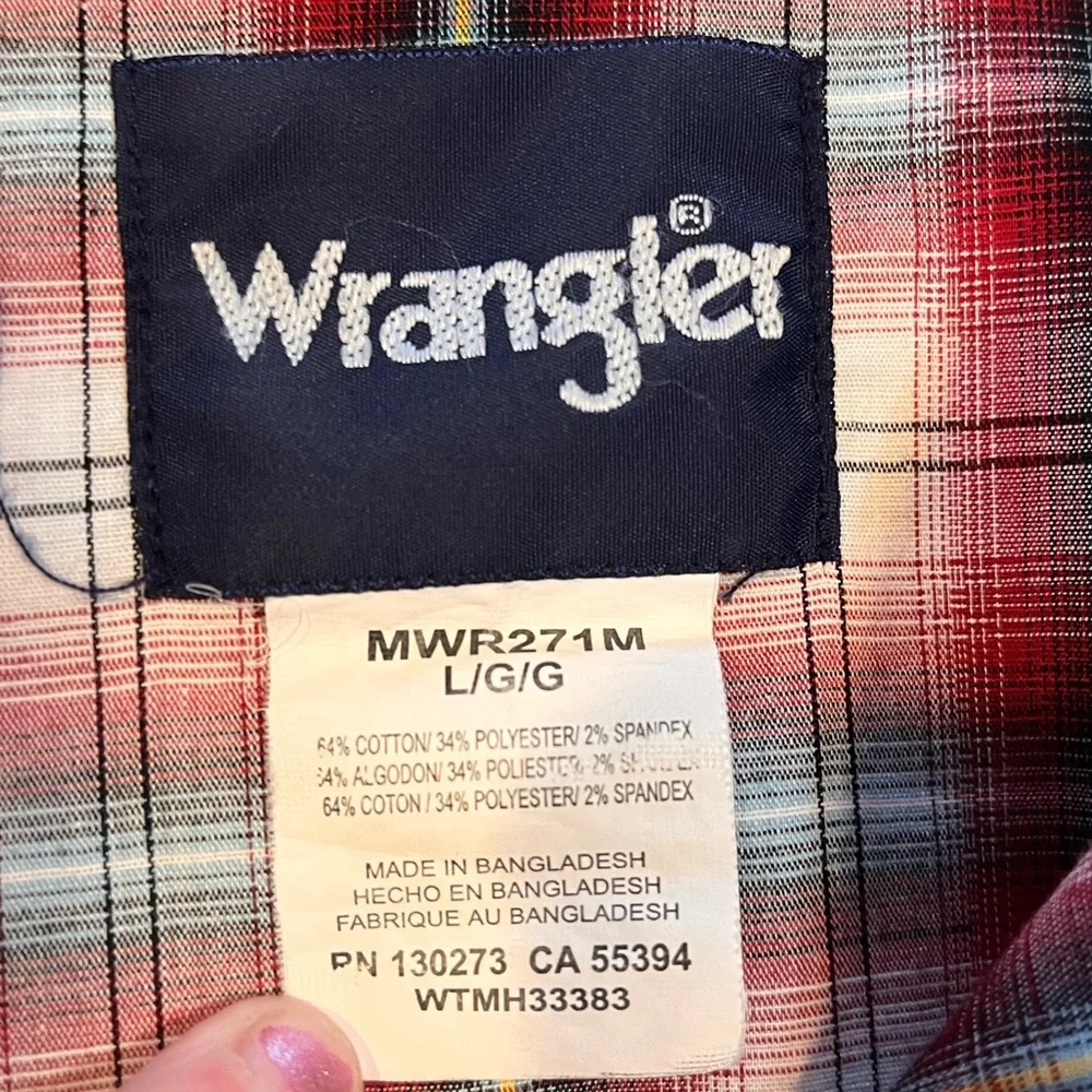 Wrangler pearl snap shirt men’s Large button down red plaid western cowboy nice!